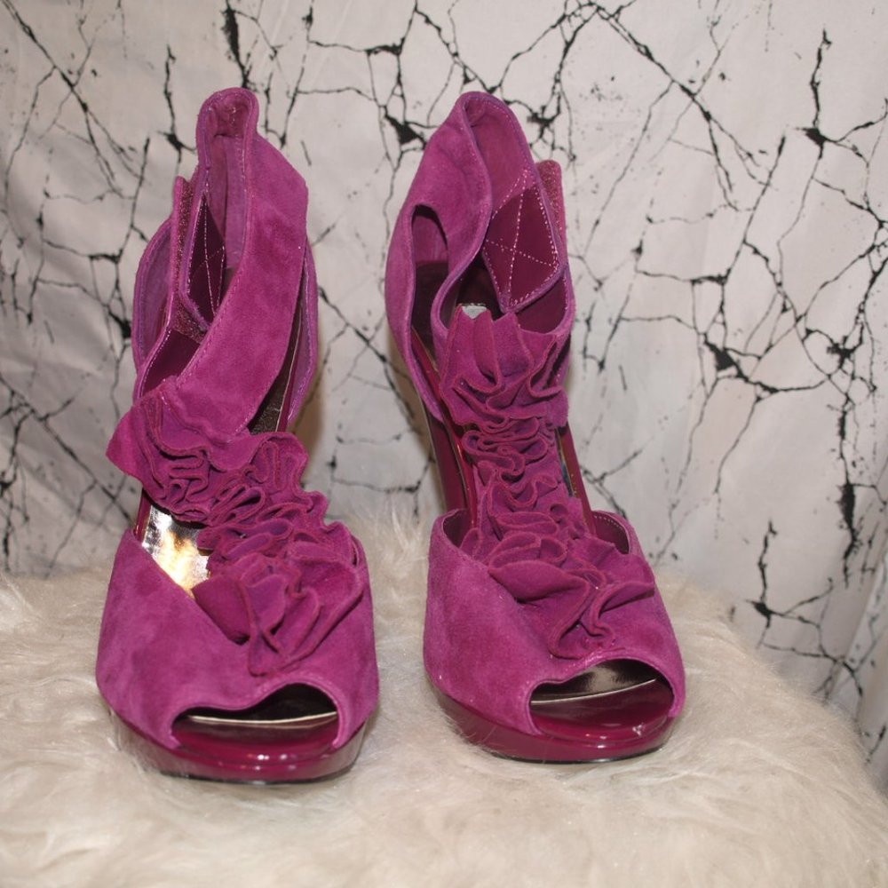 Magenta HEELS With Rouged Top BY STEVE MADDEN SIZE 8 USED FOR PHOTO SHOOT